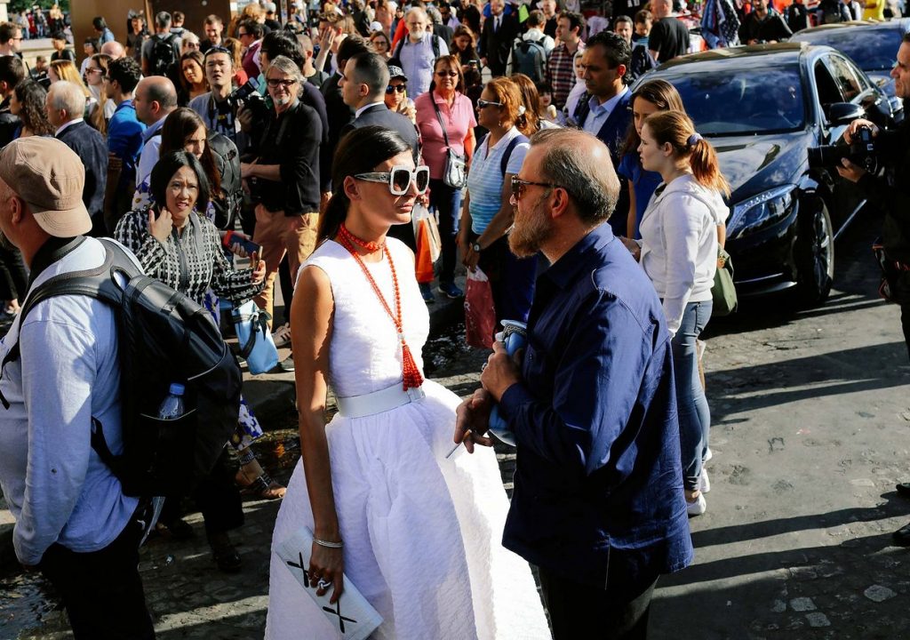  Phil Oh’s Best Street Style Pics From the Paris Haute Couture Shows Giovanna Engelbert 14-paris-couture-street-style-phil-oh-day-3