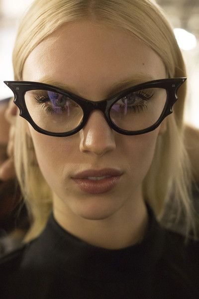 which famous women are wearing cateye glasses which famous women are wearing cateye glasses