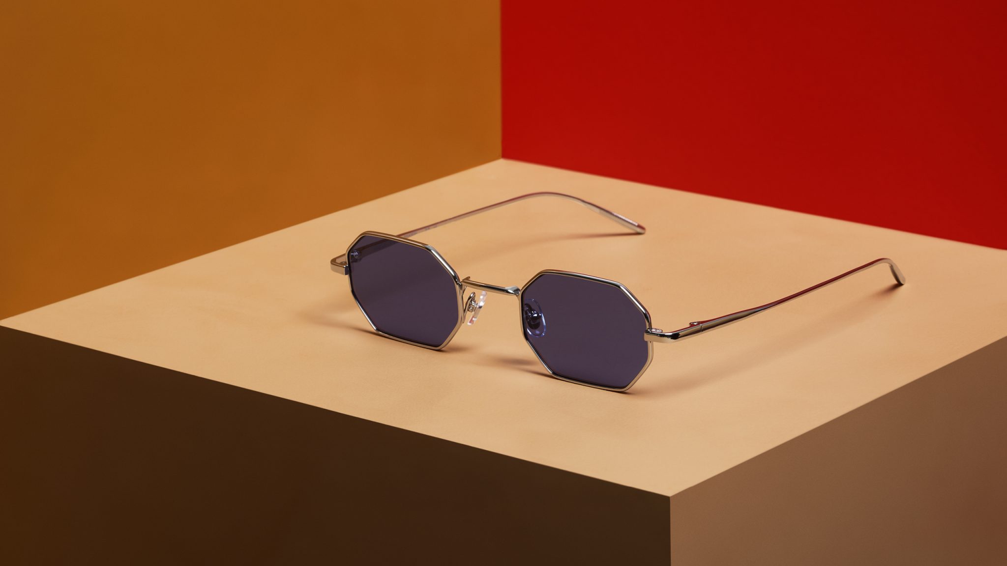 Gigi Barcelona Sun is the ultimate equilibrium between comfortable style and a contemporary touch. Unisex sunglasses: timeless aviator, cat eye, rectangular, square, round and oval shapes.
