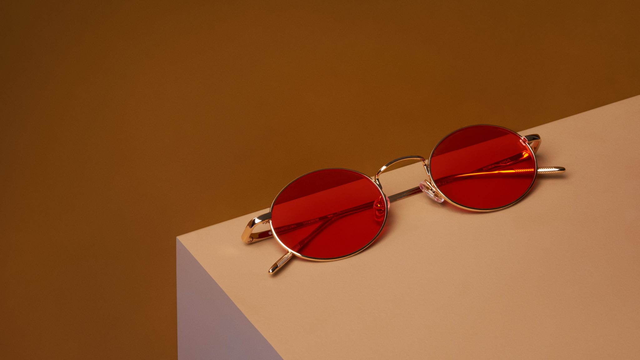 Gigi Barcelona Sun is the ultimate equilibrium between comfortable style and a contemporary touch. Unisex sunglasses: timeless aviator, cat eye, rectangular, square, round and oval shapes.