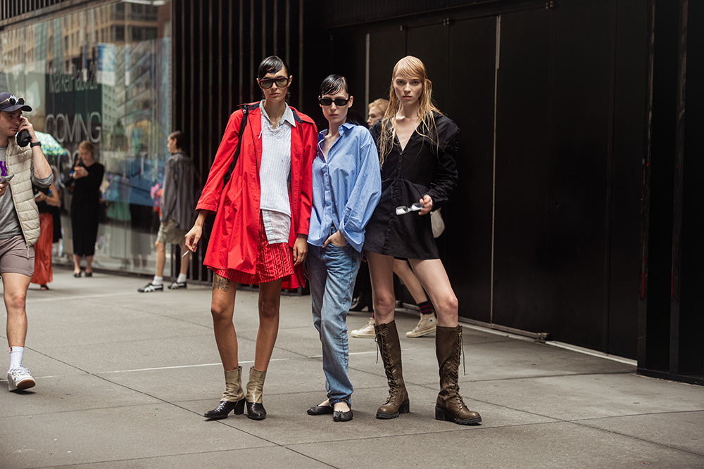 Effortless Chic: Eyewear Spotted on Models Off-Duty During NYFW S/S 24 We Love Glasses Eyewear Trends Expert Influencer 